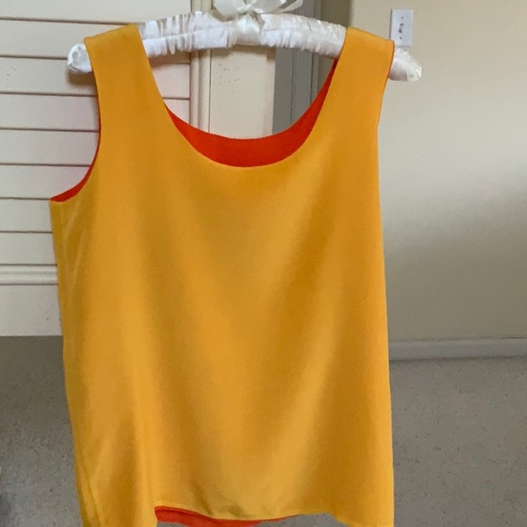 Silk top in orange on one side and reversible to yellow . Size medium 100% silk - Picture 3 of 5
